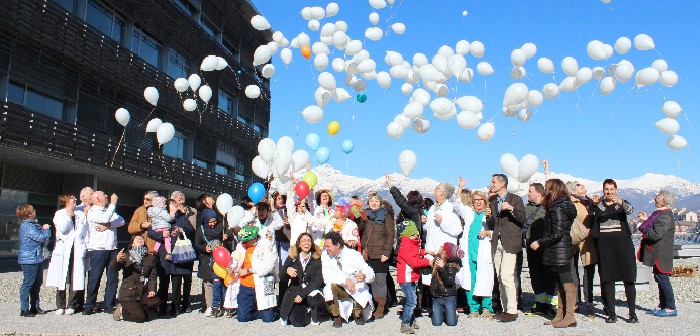 Lancio palloncini lotta al cancro infantile dal Nuovo Ospedale 10022015