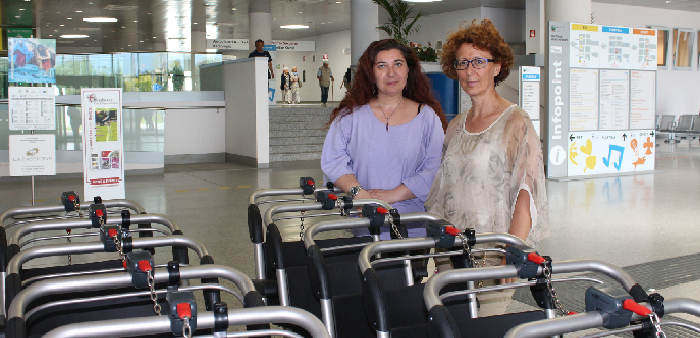 Da sin. Katia Reniero e Cinzia Colongo progetto sedie a rotelle Nuovo Ospedale 17062015