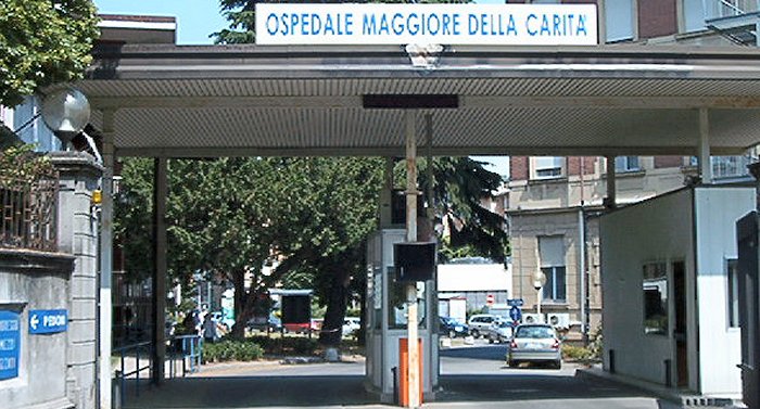 Novara Ospedale Maggiore della Carità ingresso Pronto Soccorso 14062004