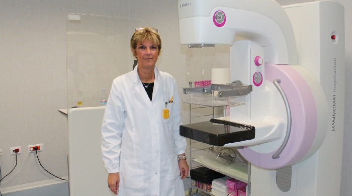 La dottoressa Elisabetta Favettini con mammografo all'Ospedale dell'ASL BI 12052016