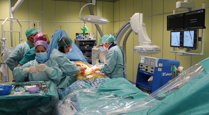 Chirurgia Vascolare: l’intervento è ibrido nella nuova sala di Emodinamica. Chirurgia classica e tecniche poco invasive per un recupero in tempi brevi