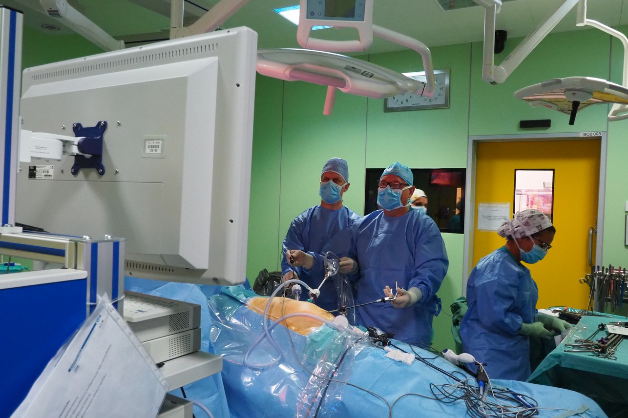 Delicato intervento laparoscopico per doppio tumore