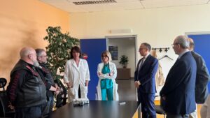I donatori della pompa pediatrica con lo staff dell'Anestesia e Rianimazione