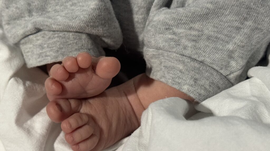 I piedini di un bimbo nato da poco