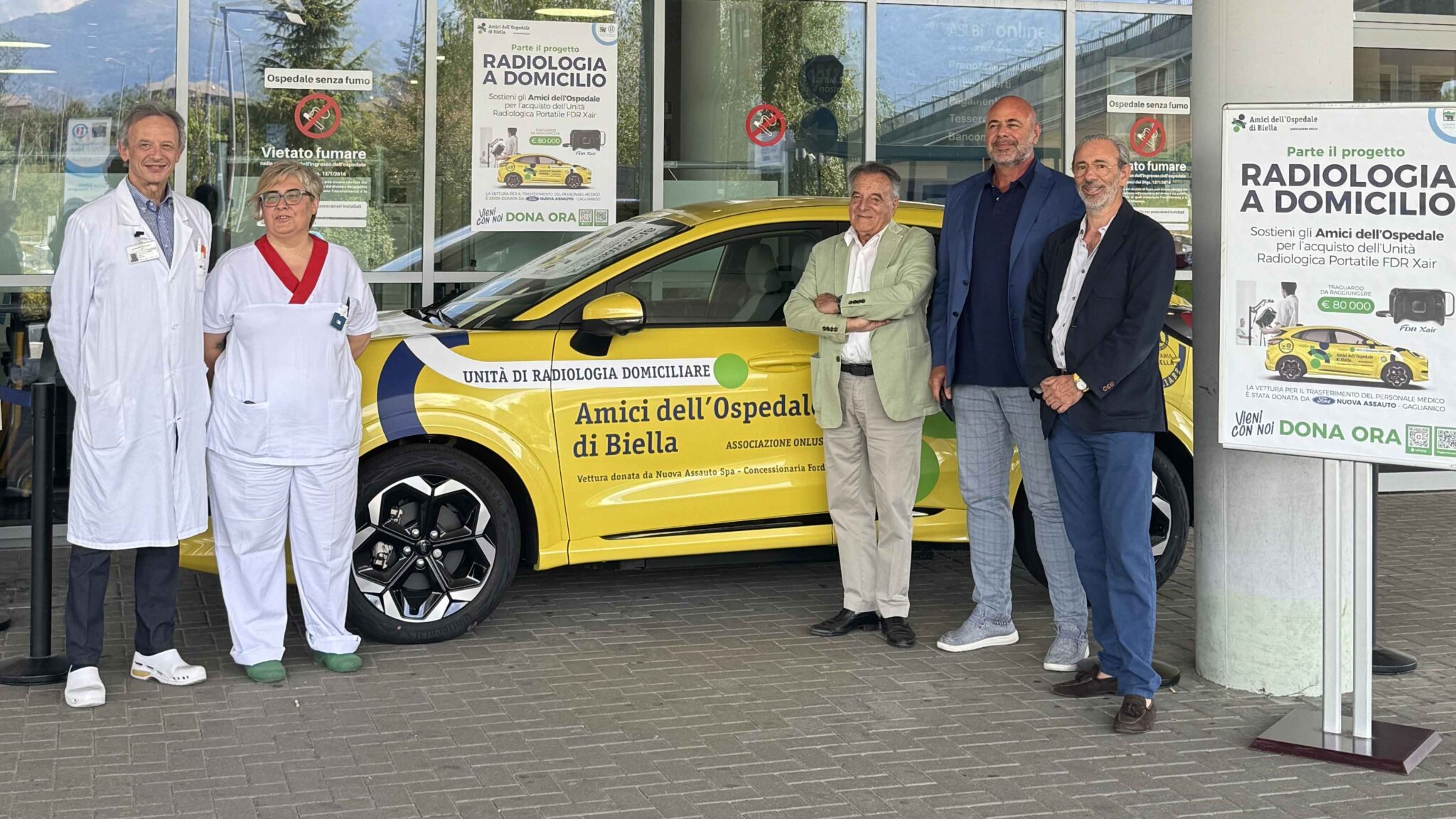 Al via la raccolta fondi per la "Radiologia a domicilio". In foto, da sinistra: Stefano Debernardi - Direttore SC Radiologia ASL BI, Elena Mazzone - Coordinatore SC Radiologia ASL BI, Leo Galligani - Presidente dell'Associazione Amici dell'Ospedale di Biella, Mario Sanò - Direttore Generale ASL BI e Paolo Garavana - Direttore Amministrativo ASL BI
