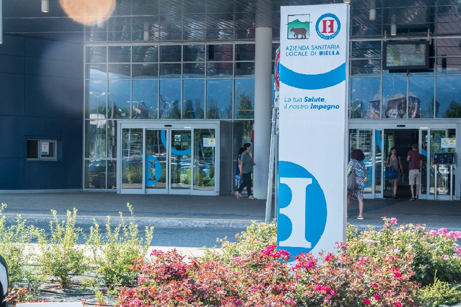 Uno scorcio esterno dell'ingresso dell'Ospedale dell'ASL di Biella