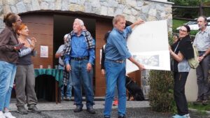 Una delle acquaforti in premio con il partecipante più adulto e il dott. Merli
