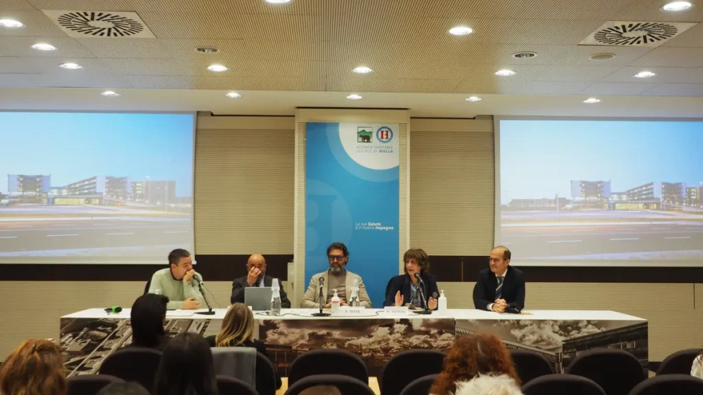 Il tavolo di apertura dei relatori