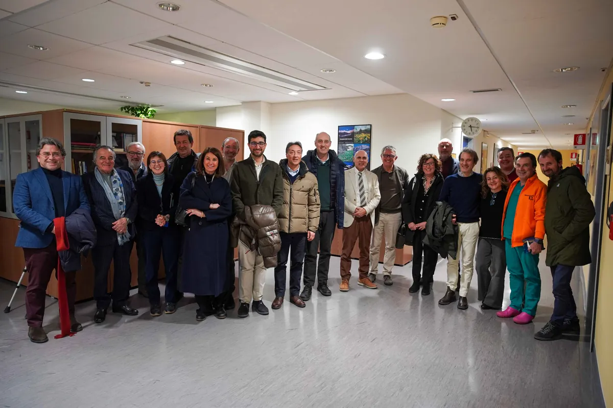 La delegazione dell’Azienda Ospedaliera Santa Croce e Carle di Cuneo e della Fondazione Ospedale Cuneo ETS con la Direzione Generale dell'ASL BI affiancata dai Direttori di Dipartimento, dai Responsabili clinici e tecnici, il "Project Manager" dell’intervento, il Presidente dell’Associazione Amici dell’Ospedale di Biella, il Presidente e il Segretario Generale della Fondazione Cassa di Risparmio di Biella
