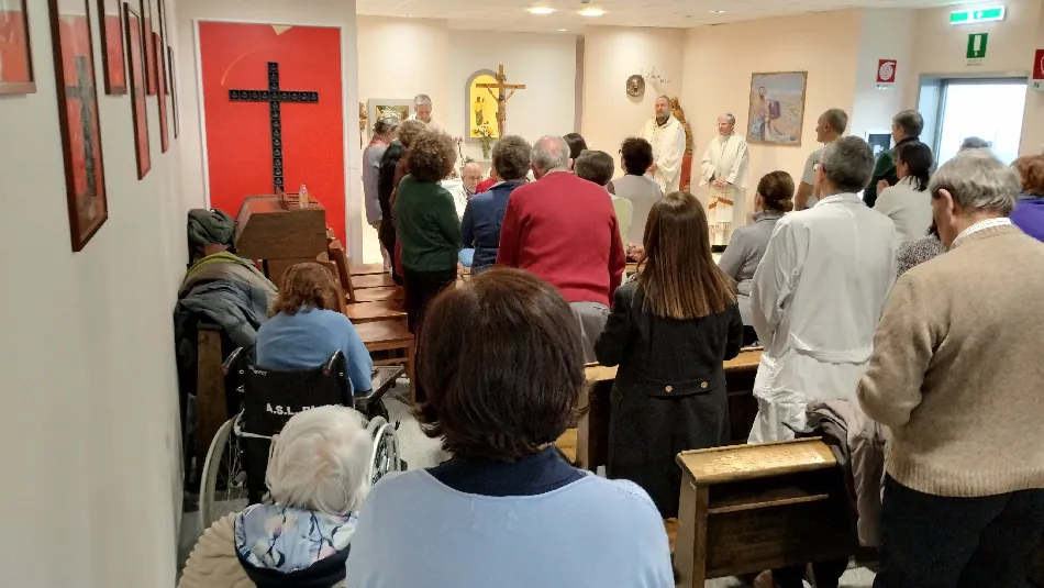 Uno scorcio della Cappella dell'Ospedale ASL di Biella durante la Santa Messa della Giornata Mondiale del Malato 11 febbraio 2026