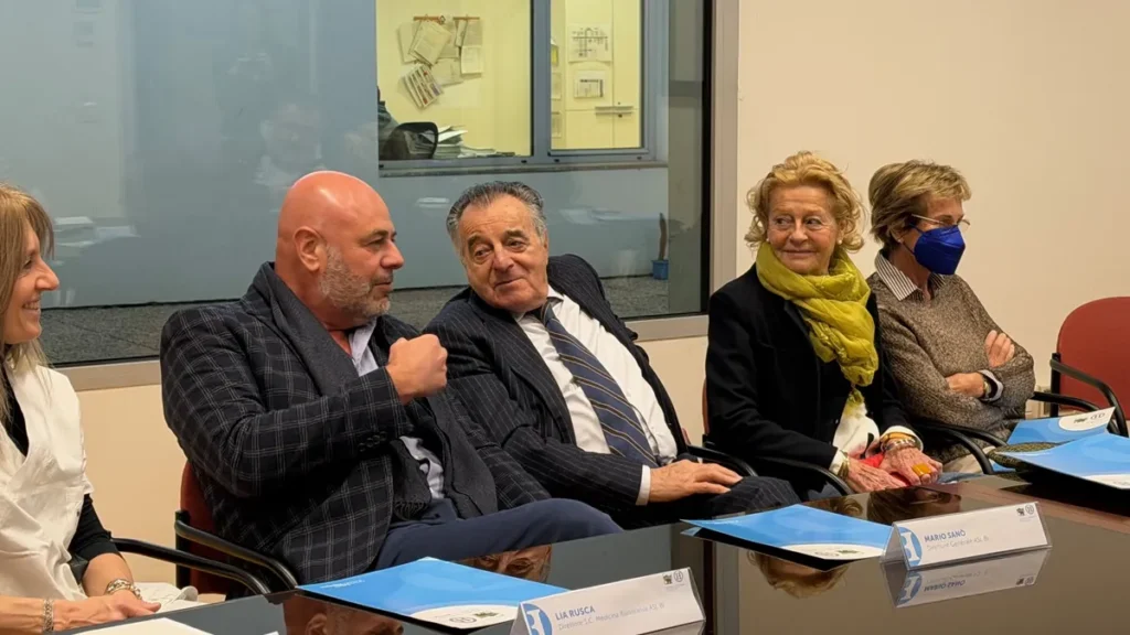 Lia Rusca, Mario Sanò, Leo Galligani e Paola Neirotti Innovazione in Riabilitazione Neuro-motoria: il gioco diventa terapia grazie alla campagna di raccolta fondi per la Medicina Riabilitativa dell’Associazione Amici dell’Ospedale di Biella