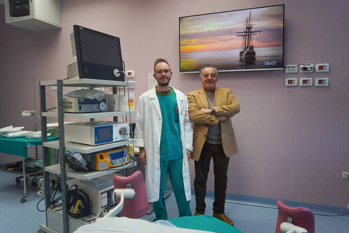 Ricerca clinica e innovazione: il dottor Alessandro Messina dell'Ostetricia e Ginecologia e Leo Galligani, Presidente dell'Associazione Amici dell'Ospedale di Biella