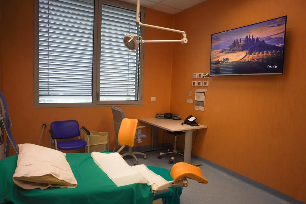 Progetto Finestre virtuali: Stanza con televisore donato